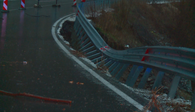 Свлачището на пътя Девин-Кричим е унищожило 30 метра подпорна стена