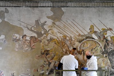 Реставрират с „добавена реалност“ уникална мозайка в Неапол (Снимки)
