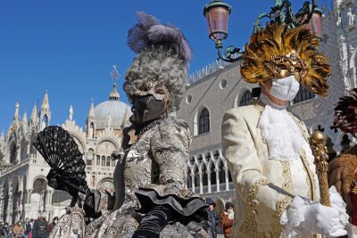 Пандемията промени всичко: Венеция без туристи и карнавал онлайн (Снимки)