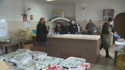 Кухня за бедни в благоевградска църква дарява храна на нуждаещите се
