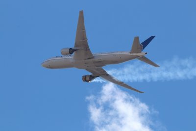 Авиокомпанията "Юнайтед Еърлайнс" проверява самолетите "Боинг 777"