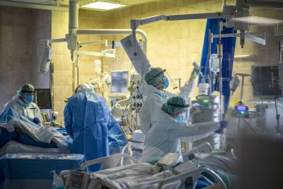 Болниците в Чехия са препълнени заради скок на заразените с COVID-19