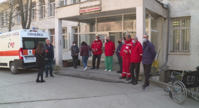 Медици от Гоце Делчев не получили полагащите им се 1 000 лeвa за работата им на първа линия