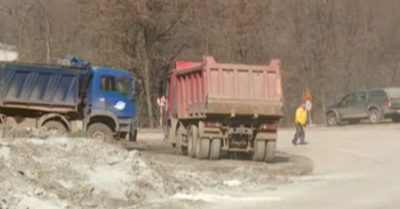 Взривове на пътя към Кръстова гора, ремонтират 11-километров участък