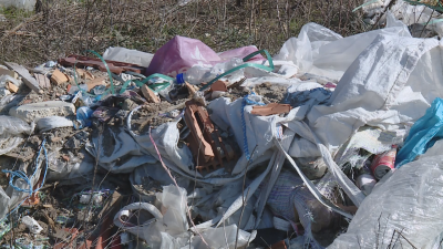 Тонове отпадъци се изсипват на нерегламентирано сметище във Варна