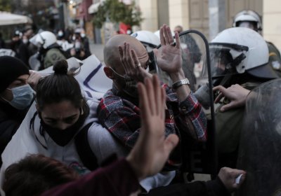 Обвиняват гръцкото правителство за полицейско насилие над журналисти