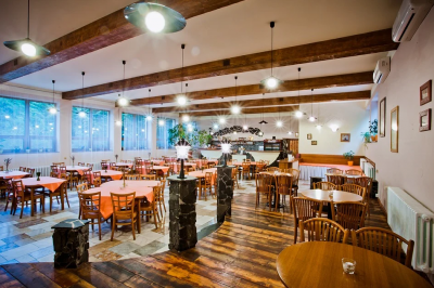 Ресторантите отварят при 50% капацитет, с работно време до 23.00 часа