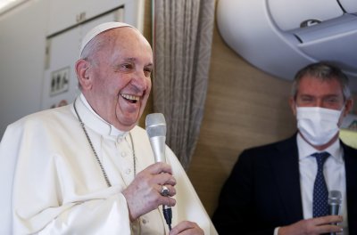 Приключи историческата визита на папа Франциск в Ирак