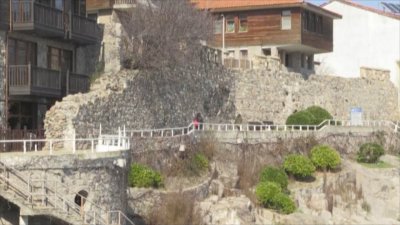 Собственикът на имот в Созопол: Крепостната стена е абсолютно фалшива, незаконна, бутафорна, измислена!