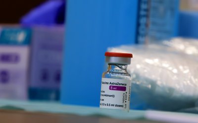 Дания спира временно използването на ваксини на Астра Зенека след