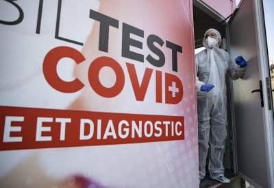 Френските власти удължиха и този уикенд затварянето заради коронавируса на