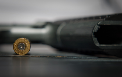 Младеж стреля с пистолет в заведение в Бургас - недоволен от мерките