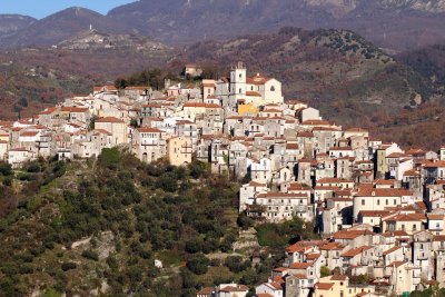 Италианското селце Лауренцана в регион Базиликата предлага изоставени къщи за