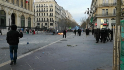 Полицията разпръсна около 6500 участници в неразрешен карнавал в Марсилия
