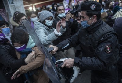Гняв и протести в Турция след оттеглянето от Истанбулската конвенция