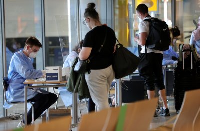 19 годишна турска гражданка се опита да мине през летището в