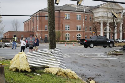 Мощно торнадо в Алабама взе жертви