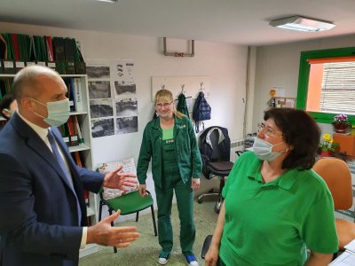 Президентът Румен Радев посети българско мебелно предприятие в село Макариополско
