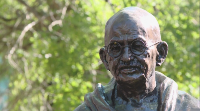 Откраднаха очилата на статуята на Ганди във Варна