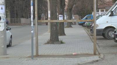 Дете се удари в опасен билборд в Благоевград докато кара