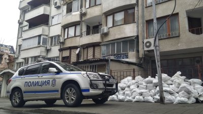 Полицията в Бургас разби наркооранжерия в центъра младеж отглеждал марихуана