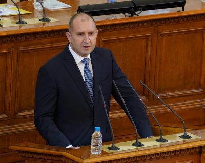 Радев насрочва консултации за съставяне на правителство на 19 април