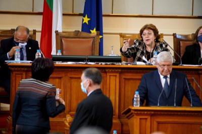 Депутатите в пленарна зала решиха министър председателят в оставка Бойко Борисов