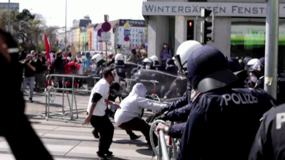 Австрийската полиция използва сила и извърши арести срещу по време