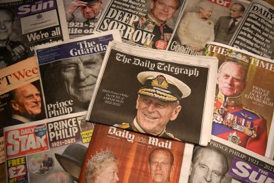 Цялата британска преса отдава почит на принц Филип съпругът на