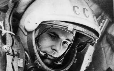 На 12 април 1961 г Юрий Гагарин прави една космическа