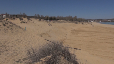 Няма заравнени дюни край плажа на къмпинг Каваците и Смокиня