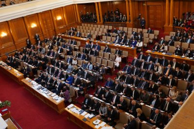 Три парламентарни комисии заседават днес Временната комисия за ревизия на