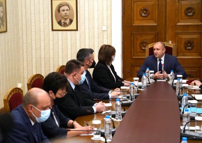 Президентът Румен Радев провежда консултации с представители на всички парламентарни