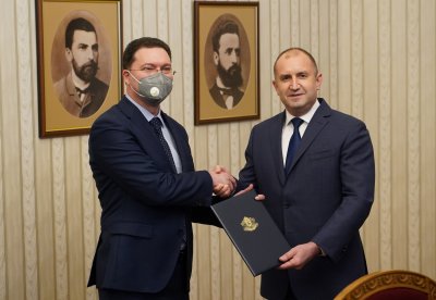 Президентът Радев връчи мандат за съставяне на правителство на Даниел Митов