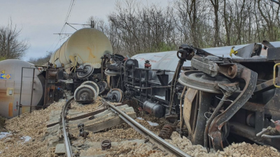 Заради дерайлирането на влак: Най-малко седмица остава затворена жп линията Русе - Каспичан