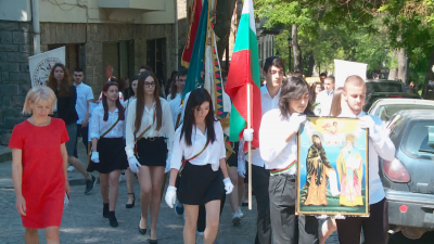 Хуманитарната гимназия в Пловдив чества делото на Светите братя Кирил и Методий