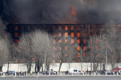 Петима души загинаха при пожар в заваръчен цех в град