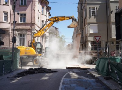 5 месеца без топла вода: Започна цялостен ремонт на столичната улица "Цар Иван Шишман" (ОБЗОР)