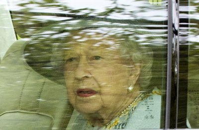 Британската кралица Елизабет II се появи за първия си публичен