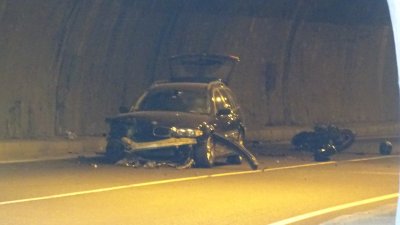Моторист загина след удар в лек автомобил в "кривия" тунел на Е-79