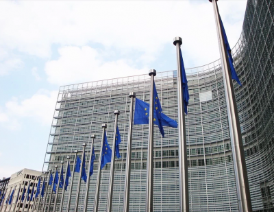 Еврокомисарят по разширяването Оливер Вархели заяви че страните членки на ЕС