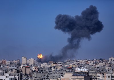 Ожесточена размяна на въздушни удари между Израел и палестински бойци