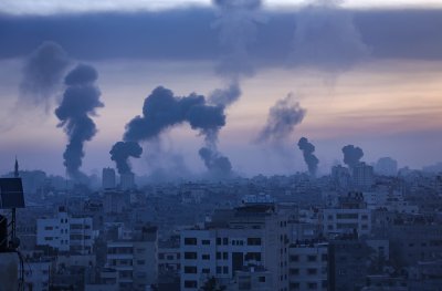 Ескалация на напрежението в Близкия изток трети ден продължават въздушните