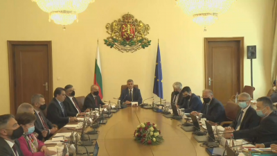 Служебното правителство провежда в момента първото си заседание Министър председателят Стефан