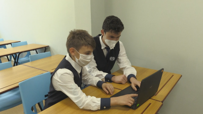 Ученици от Бургас разработиха безплатен сайт за подготовка за матурите в 4-ти клас