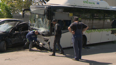 Тежка верижна катастрофа между автобус от градския транспорт стана вчера