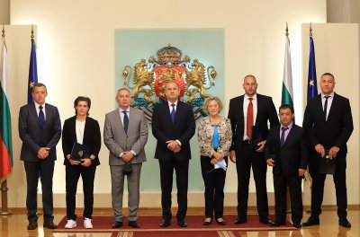 Румен Радев удостои изявени спортисти с Почетния знак на президента