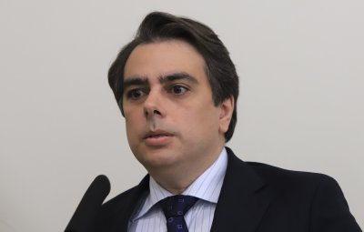 Министърът на финансите Асен Василев дава брифинг Очаква се да