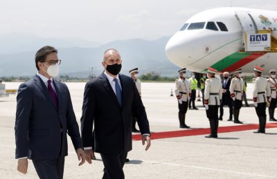 Президентите на България и Република Северна Македония отлетяха за Рим