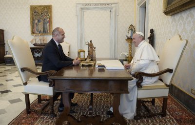 Аудиенцията на президента Радев при папа Франциск в снимки